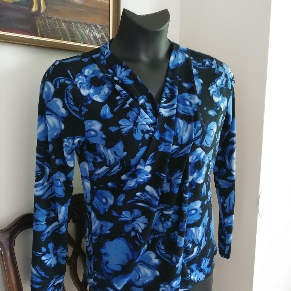 Jones New York Signature Blue Floral Top